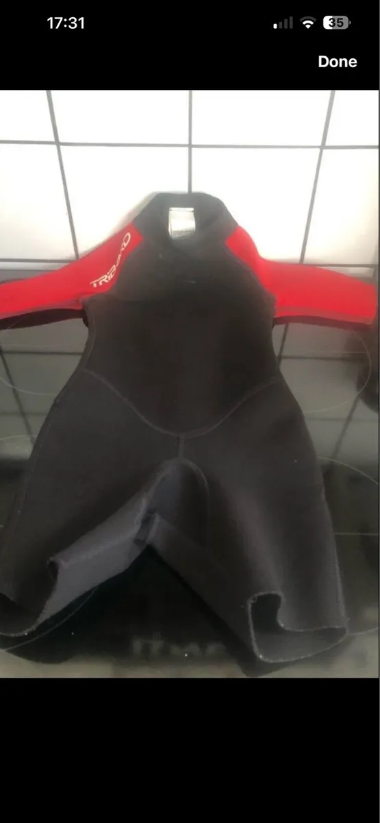 Boys wetsuit age 4 €10 - Image 2