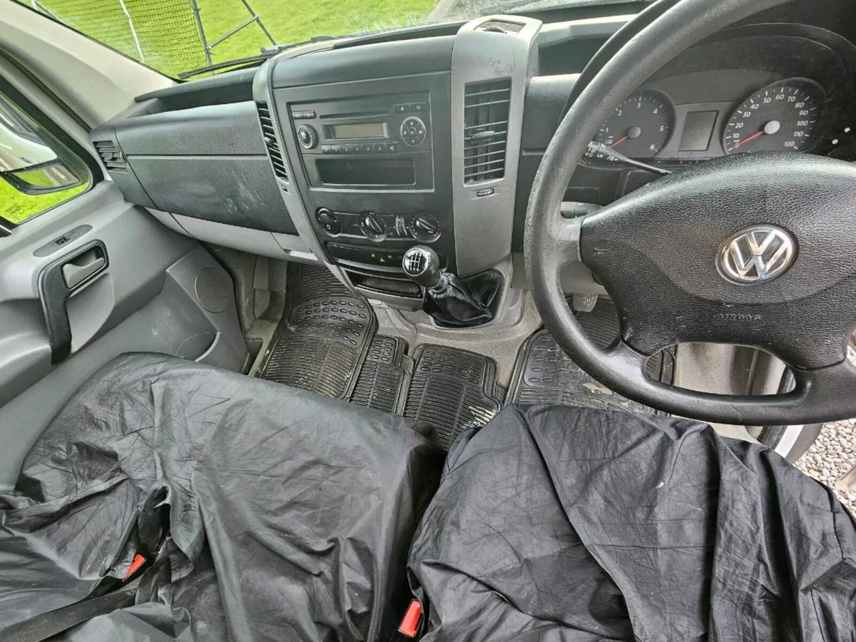 Van - Image 4