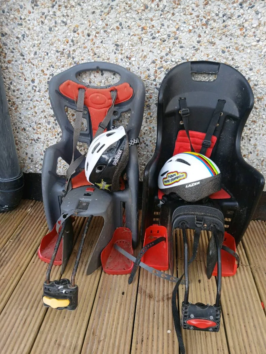 2 x Child's bike seat with helmet - Image 1