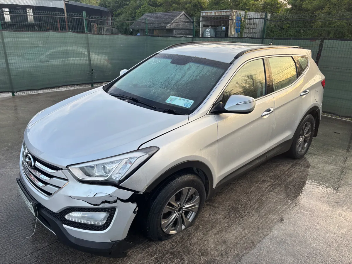 2013 Hyundai Santa Fe  7 seater - Image 2