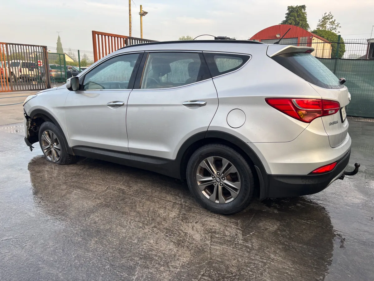 2013 Hyundai Santa Fe  7 seater - Image 4