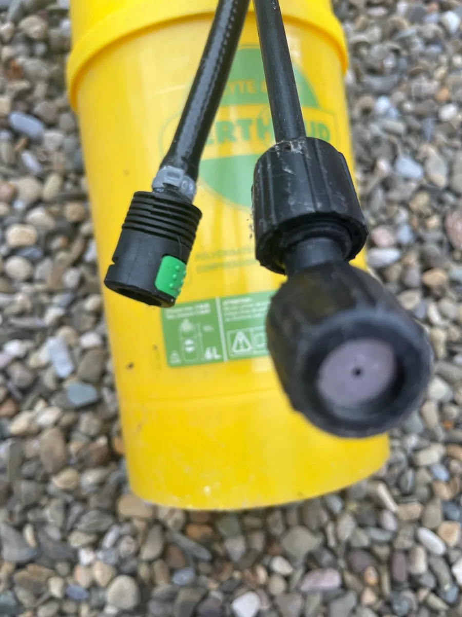 8 Elyte Berthoud compression sprayer - Image 1