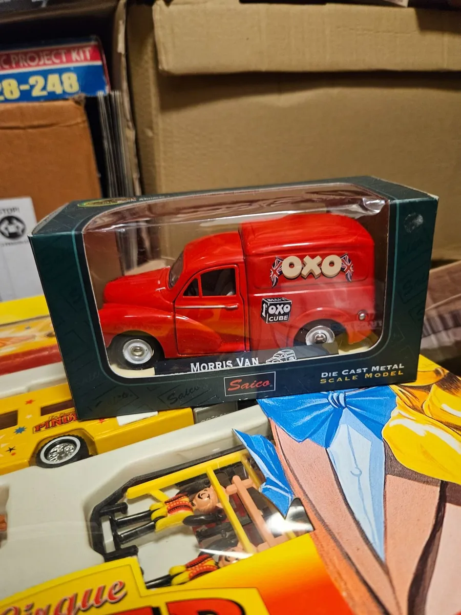 Corgi Saico Morris Minor OXO Van