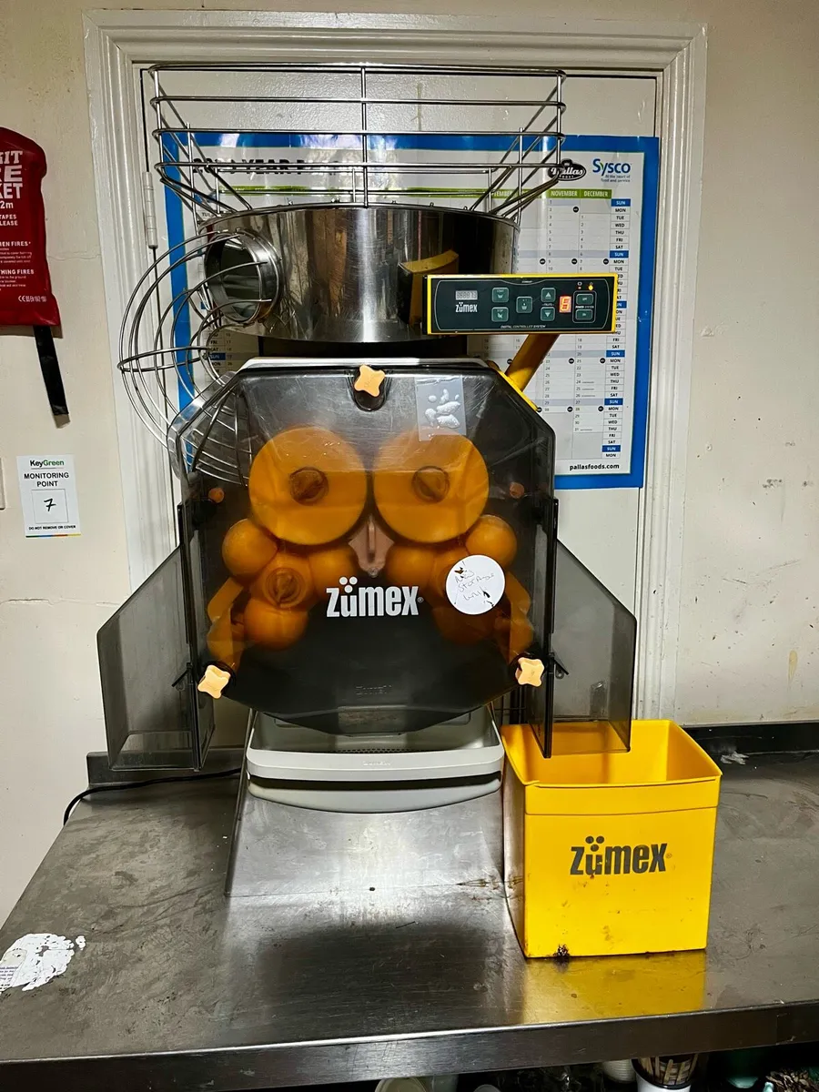 Zumex 32D Commercial Orange Juicer - Image 1
