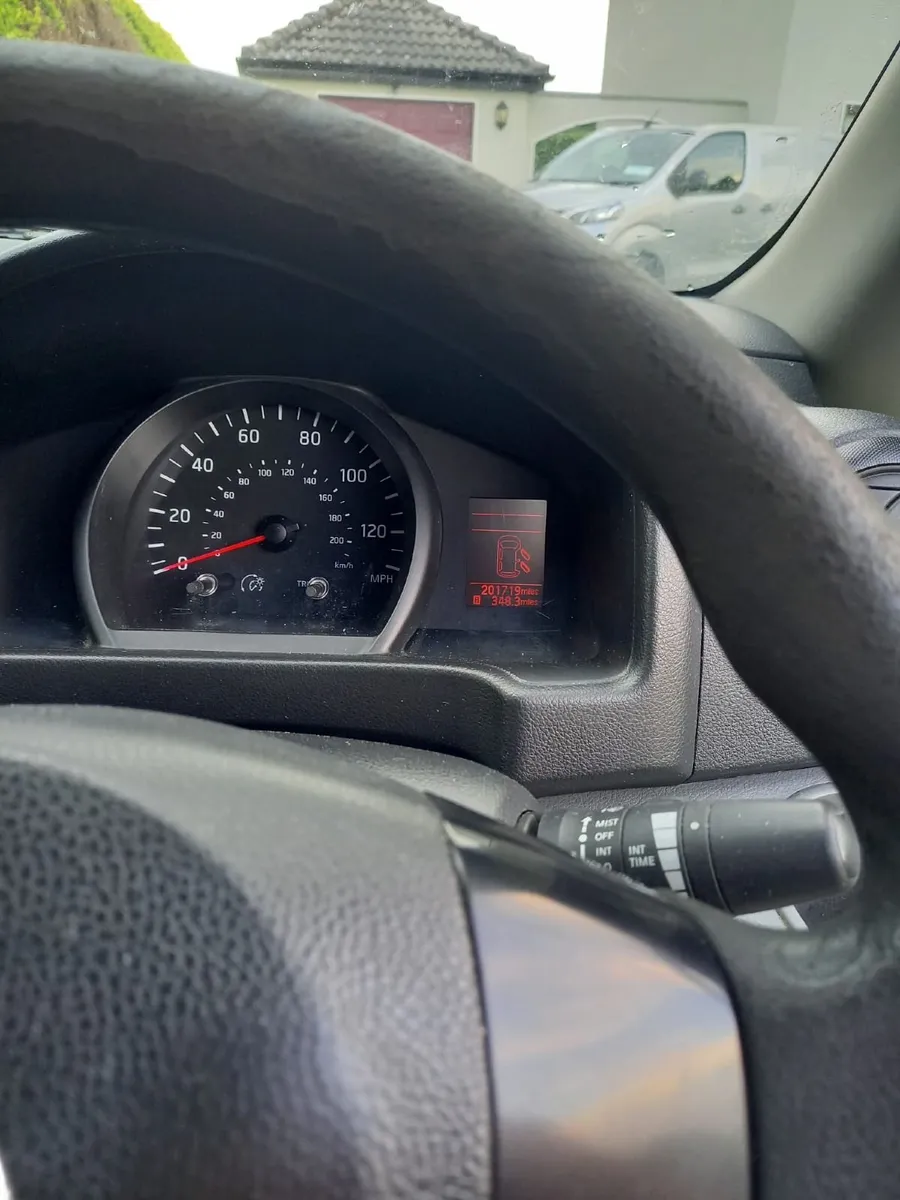 Nissan NV200 2011 - Image 2