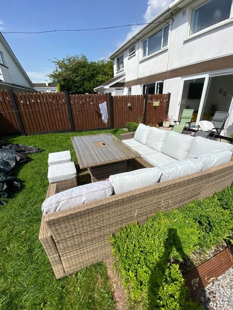 garden table and chairs - Image 1