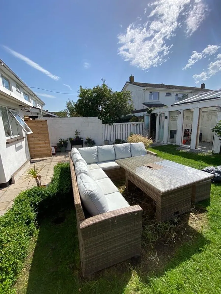 garden table and chairs - Image 4