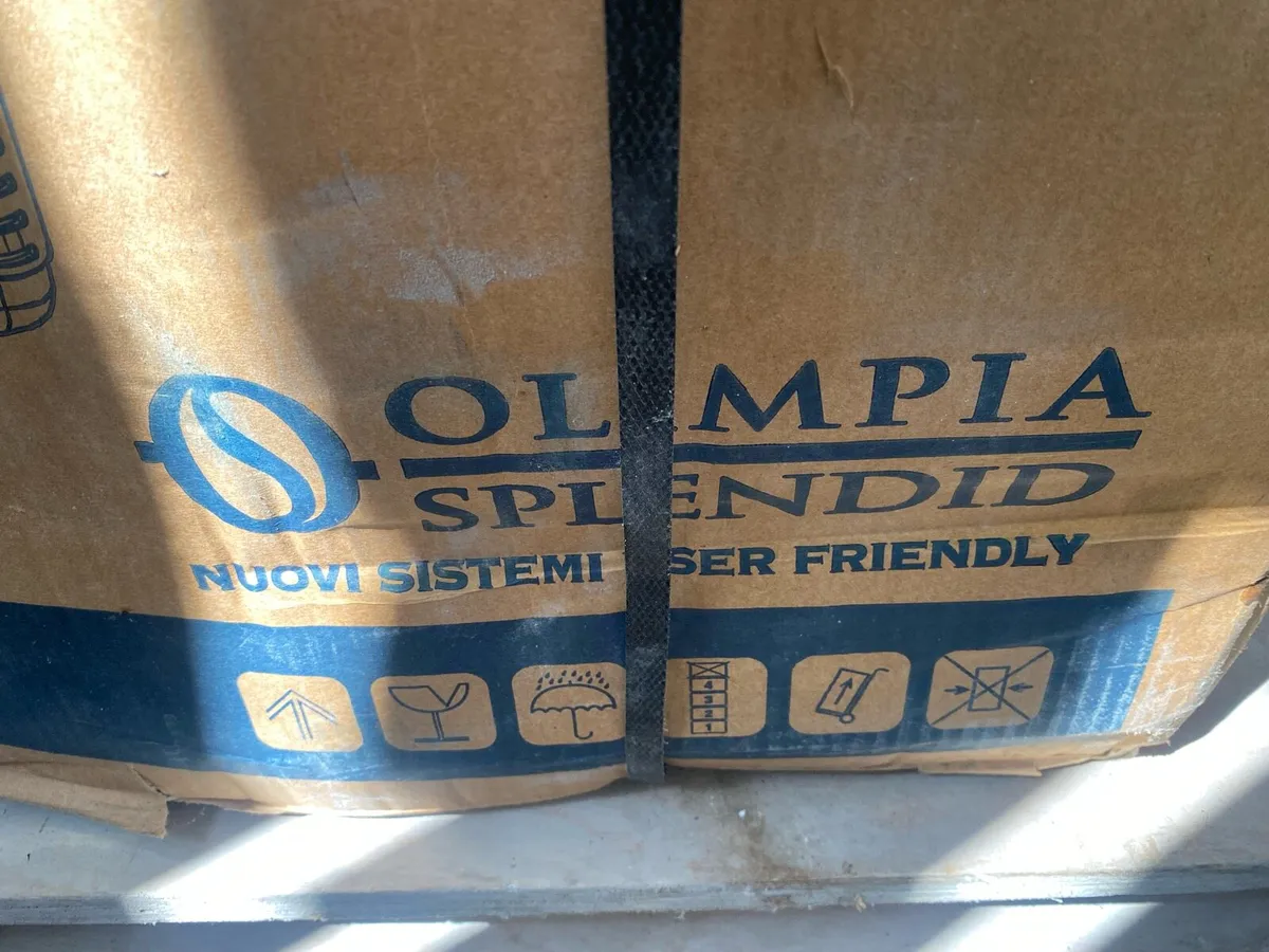Air conditioning unit - Image 1