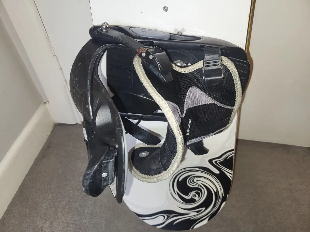 Snowboard and gear (full setup) - Image 4
