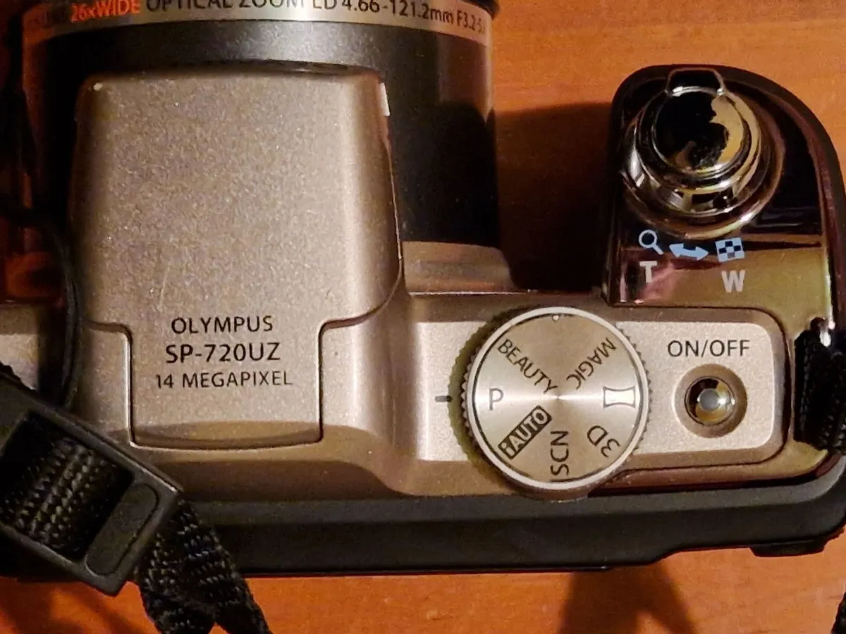 OLYMPUS SP-720UZ Digital Camera Excellent Conditon - Image 3