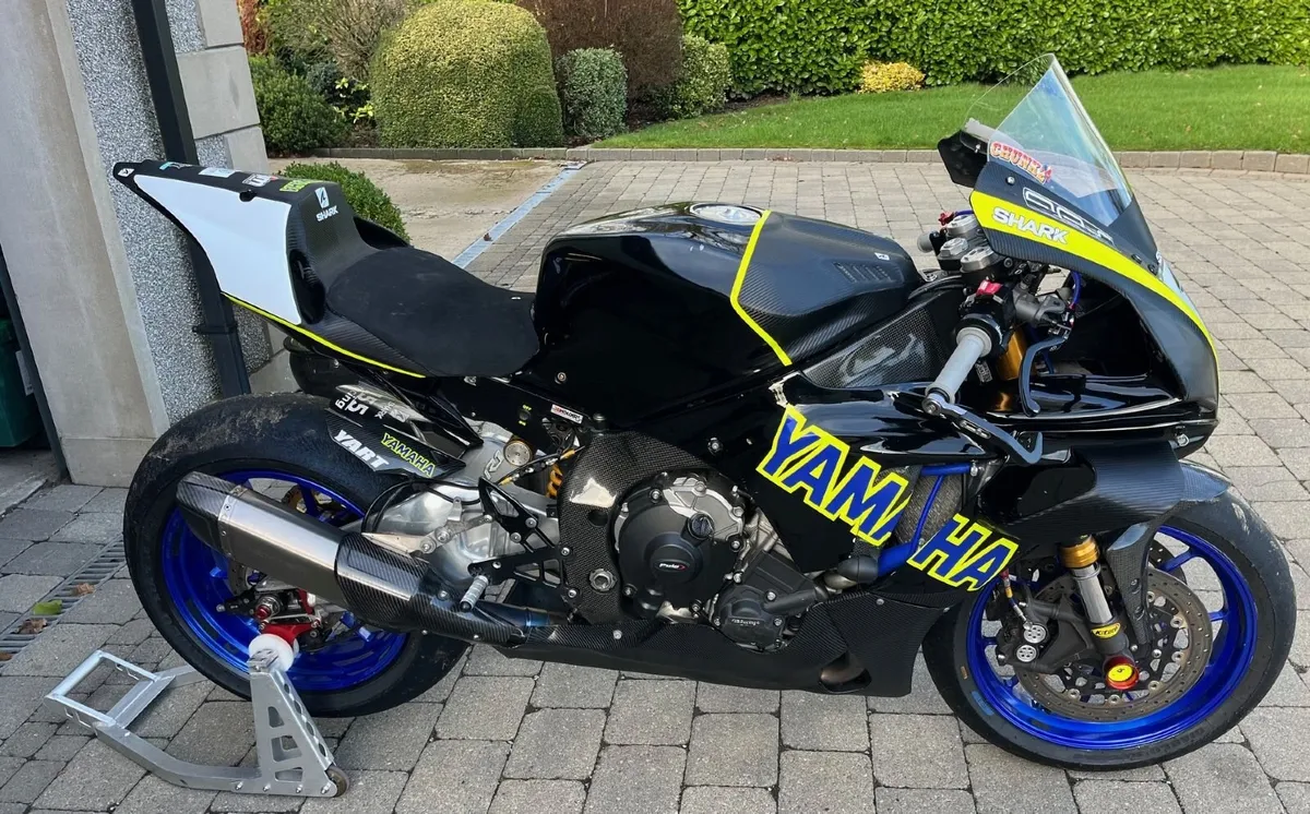 Yamaha R1 race winning bike, huge spec - Image 1