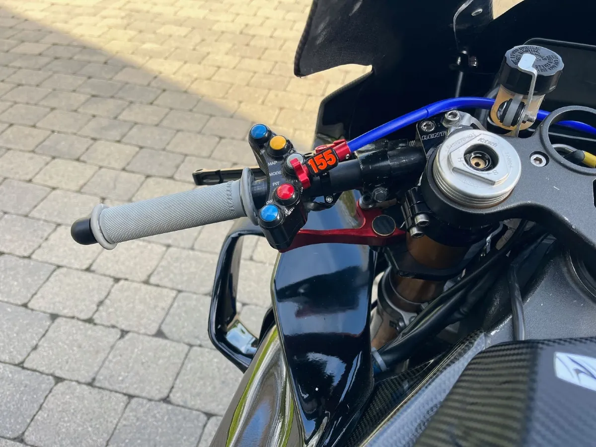 Yamaha R1 race winning bike, huge spec - Image 3
