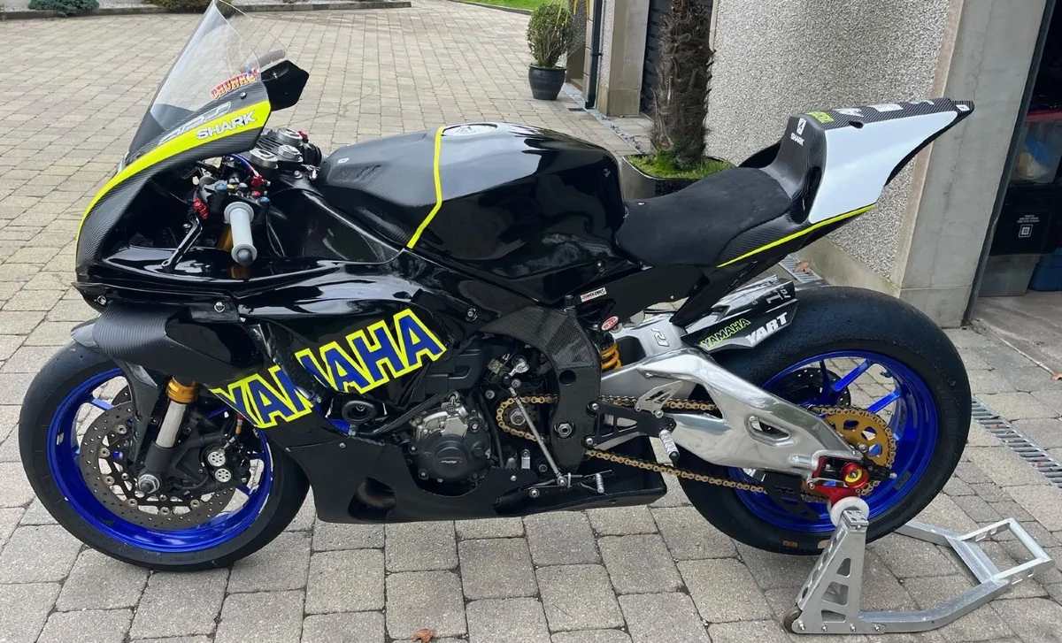 Yamaha R1 race winning bike, huge spec - Image 2
