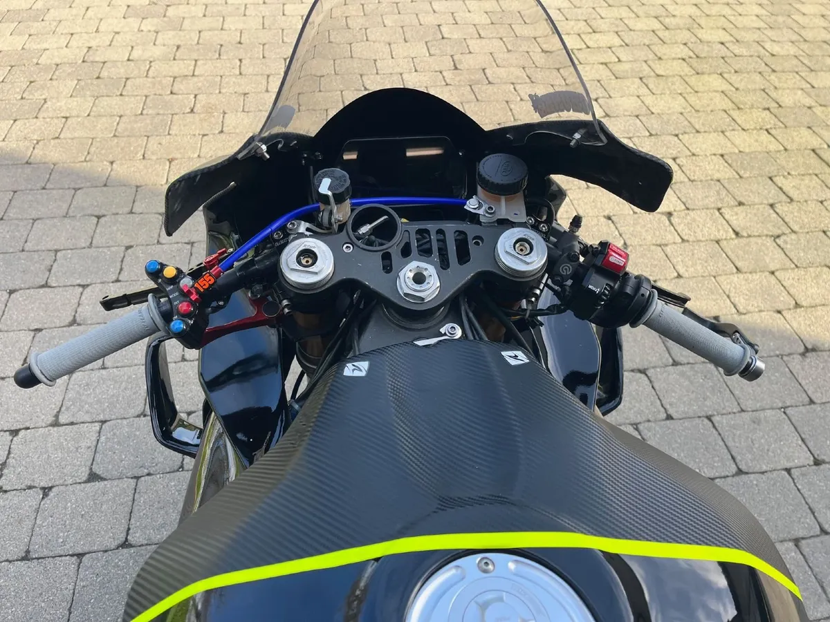 Yamaha R1 race winning bike, huge spec - Image 4