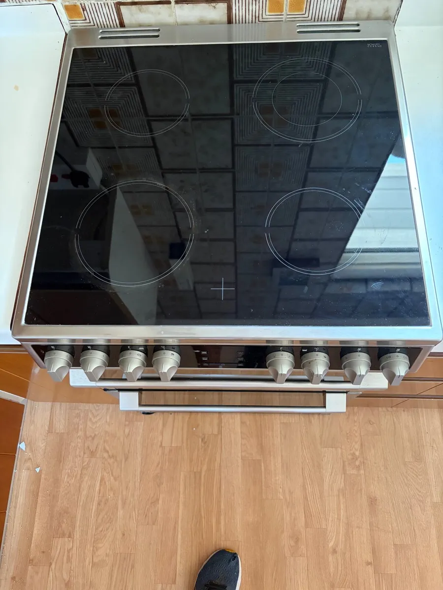 Hotpoint Electric hob cooker - Image 1