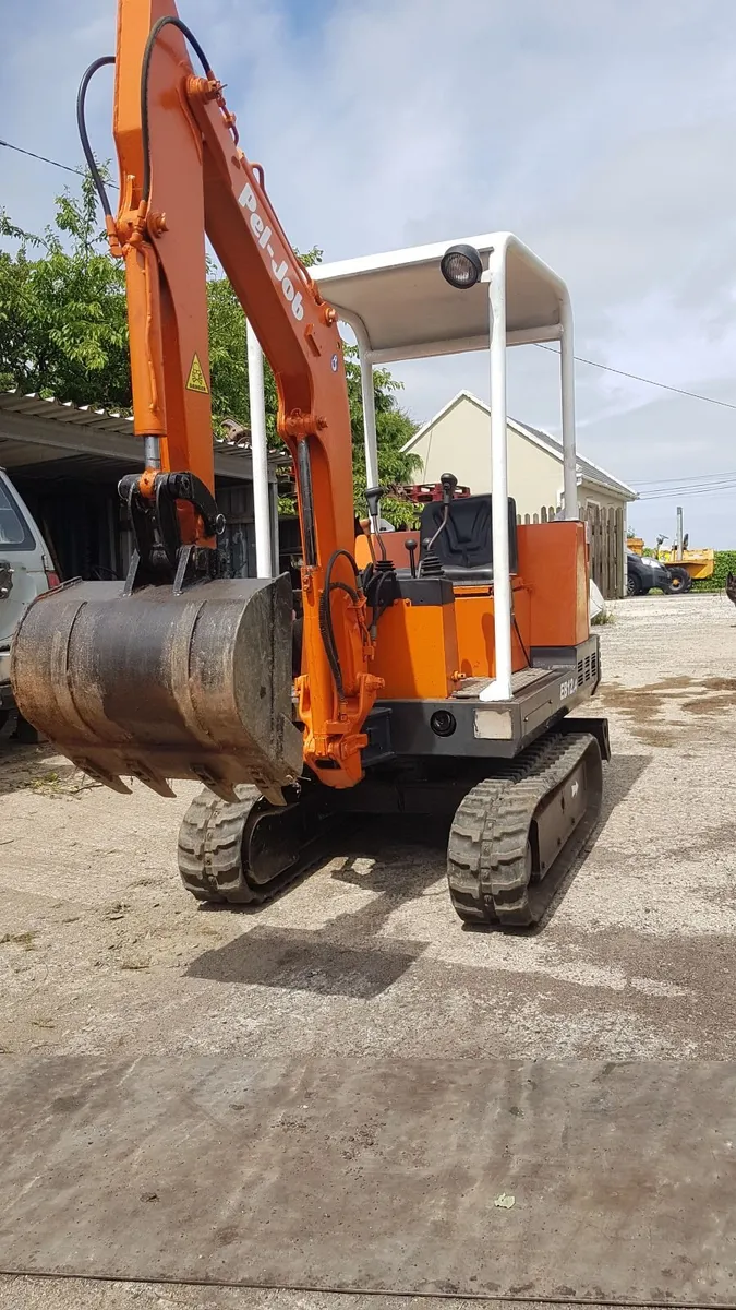 mini digger - Image 1