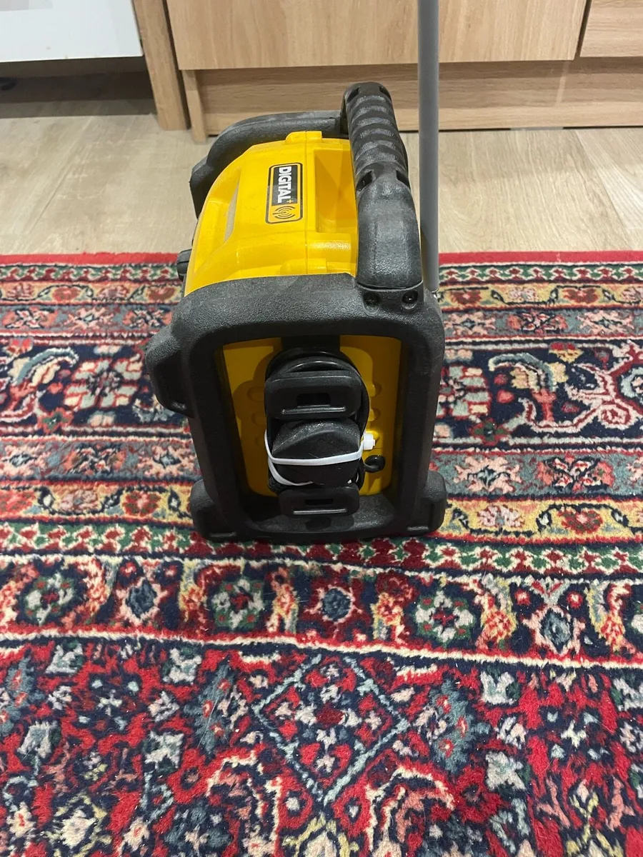 Dewalt radio - Image 4
