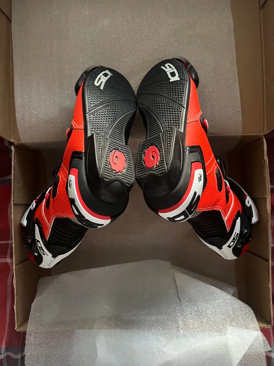 Sidi motorbike boots - Image 2