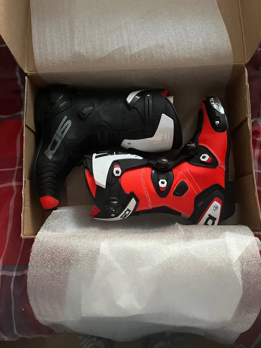 Sidi motorbike boots - Image 3