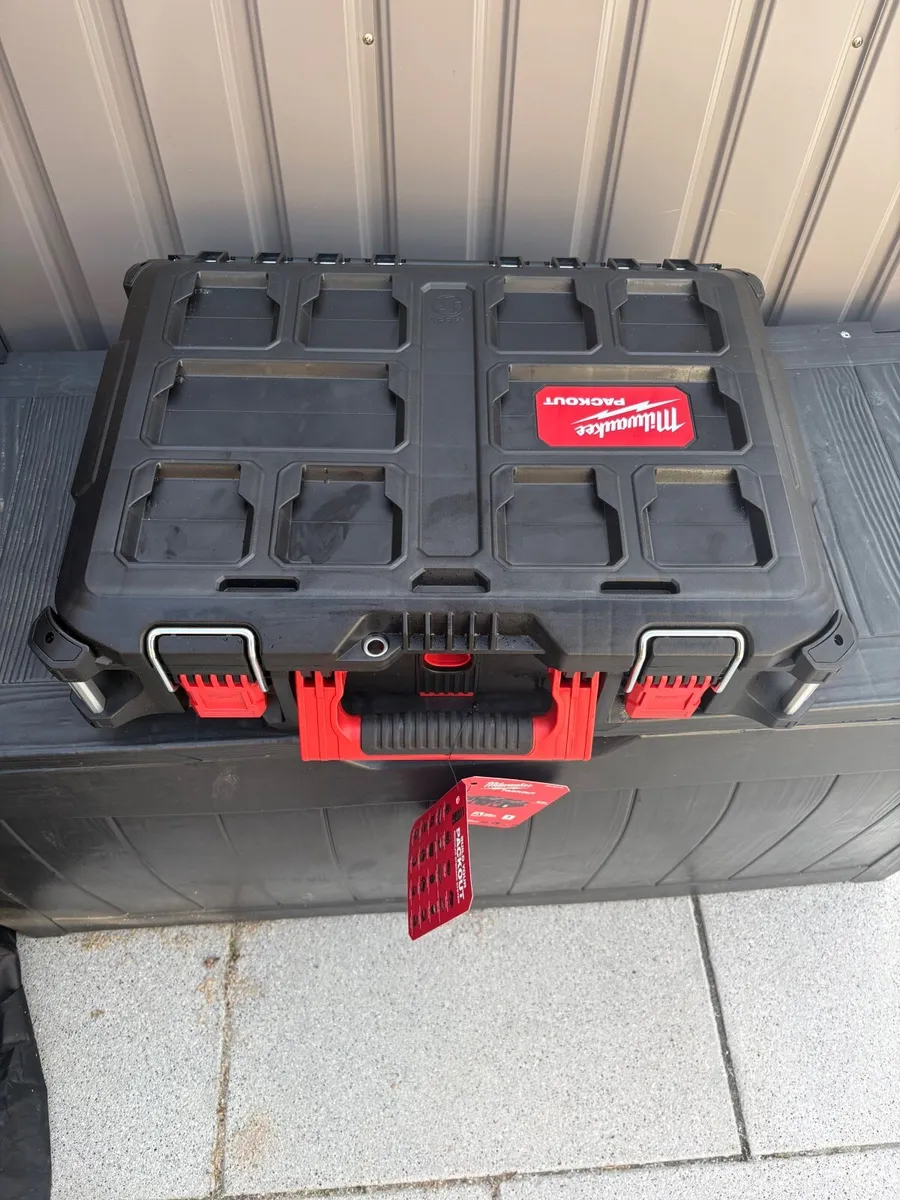 Brand MILWAUKEE PACKOUT CASE 22’ - Image 1