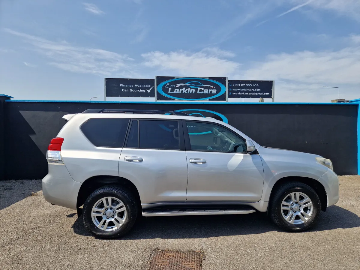 11 Toyota Land Cruiser Crew Cab Automatic - Image 4