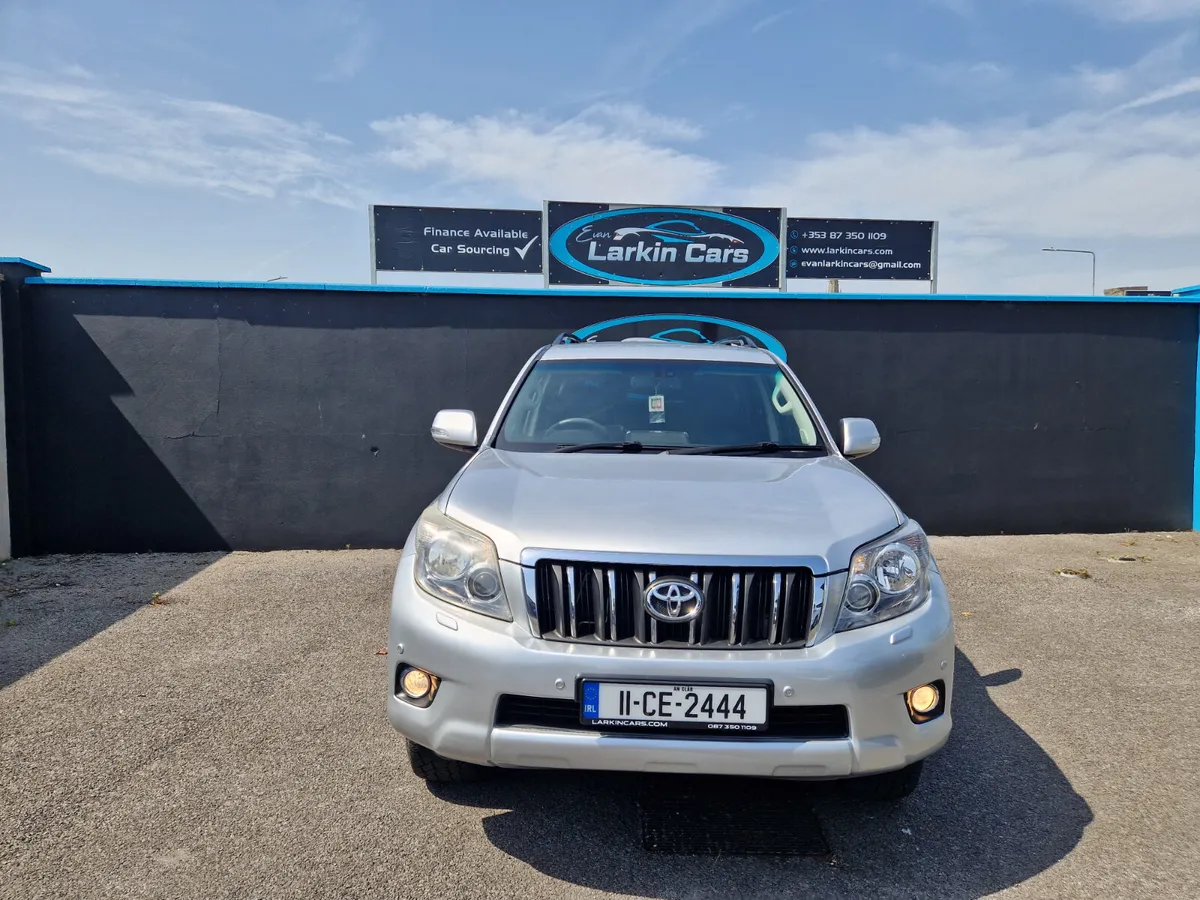 11 Toyota Land Cruiser Crew Cab Automatic - Image 2