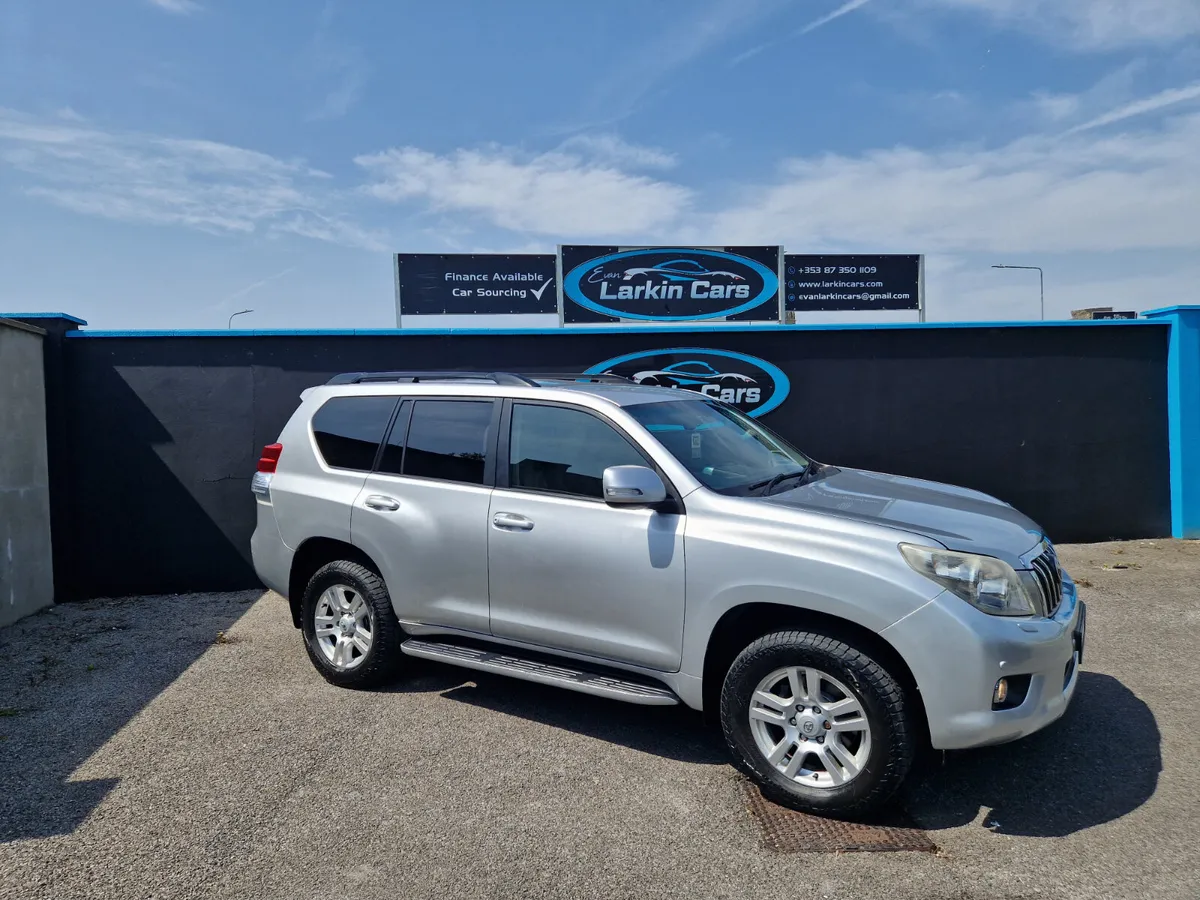 11 Toyota Land Cruiser Crew Cab Automatic - Image 3