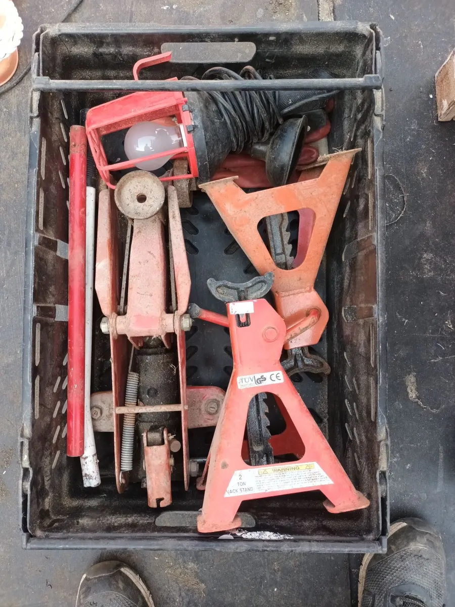 2 ton trolly jack and 2 x 2 ton adjustable axle st