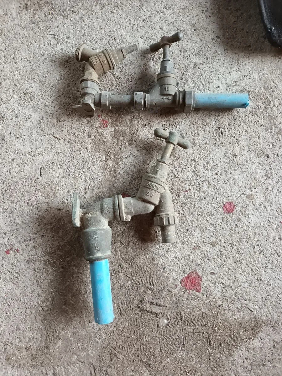 2 x external taps 1 x stopcock