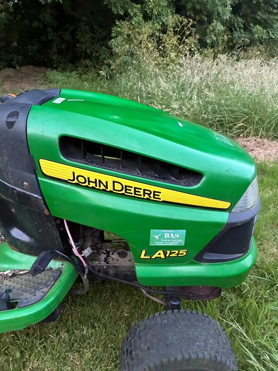 John Deere LA Series Bonnet / Hood - Image 1