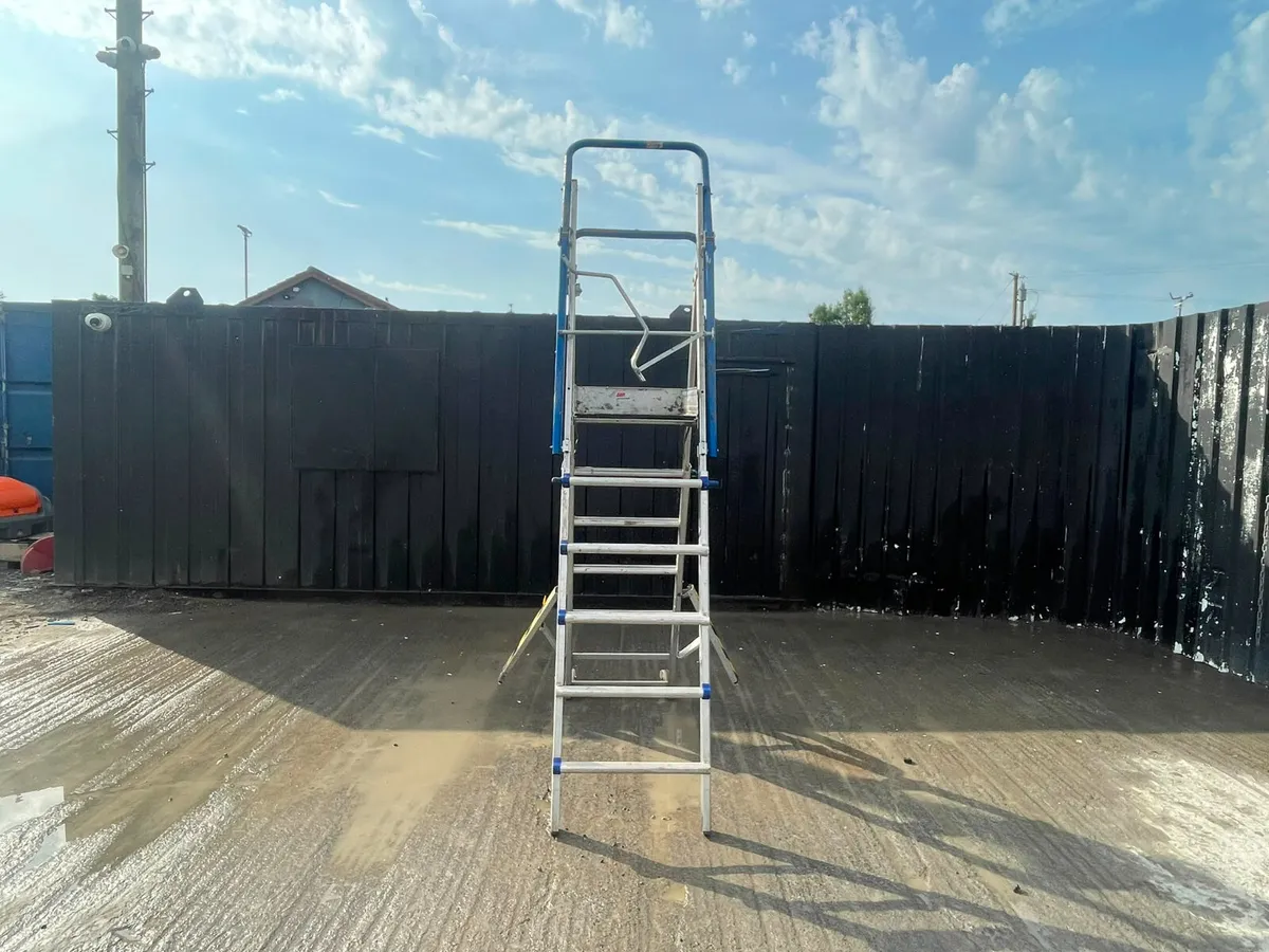 Clow Aluminium Podium Step with Handrail - Image 2