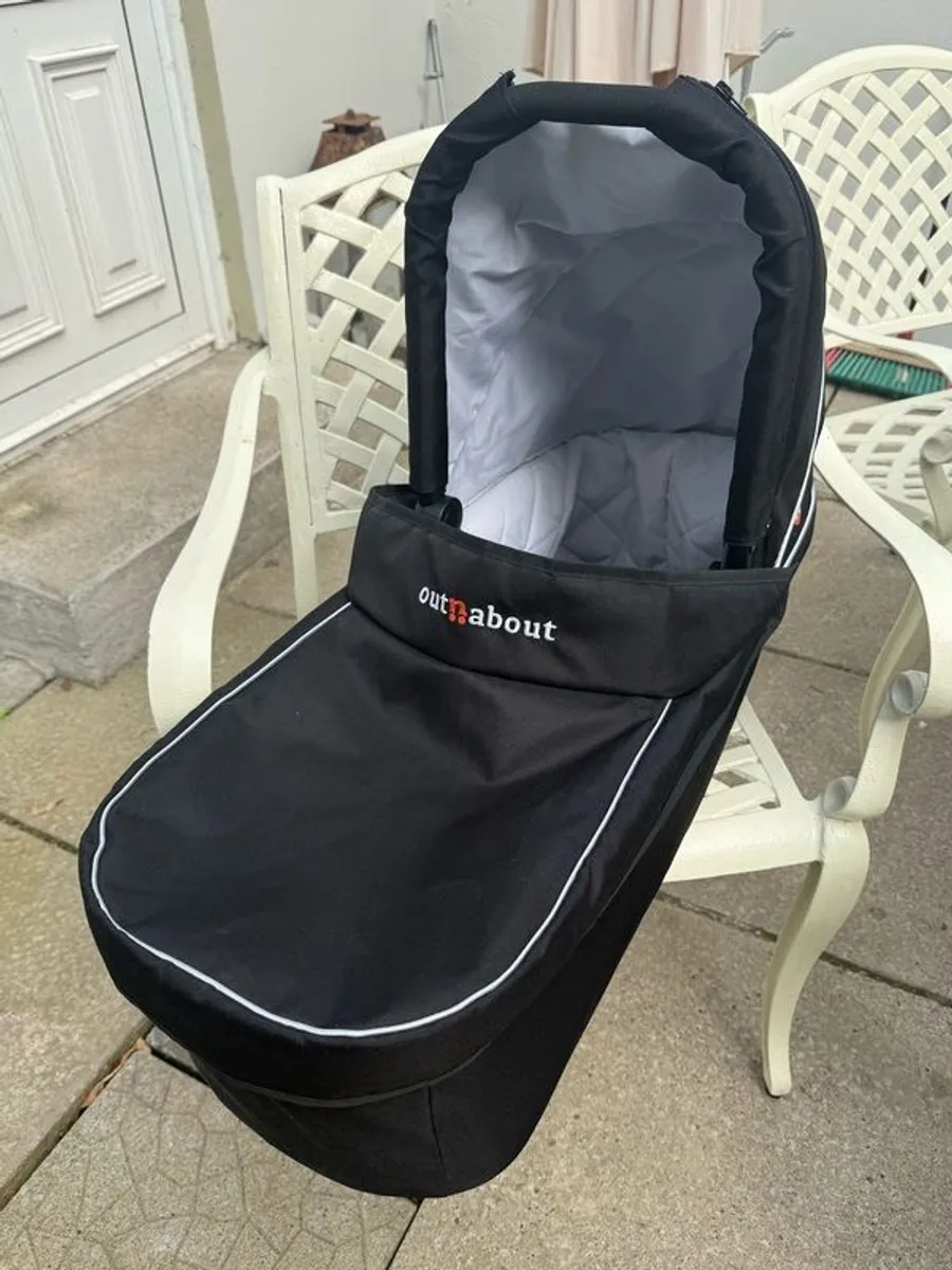 Out and About double carrycot summit black and double carrycot adapter and rain cover included - Image 2