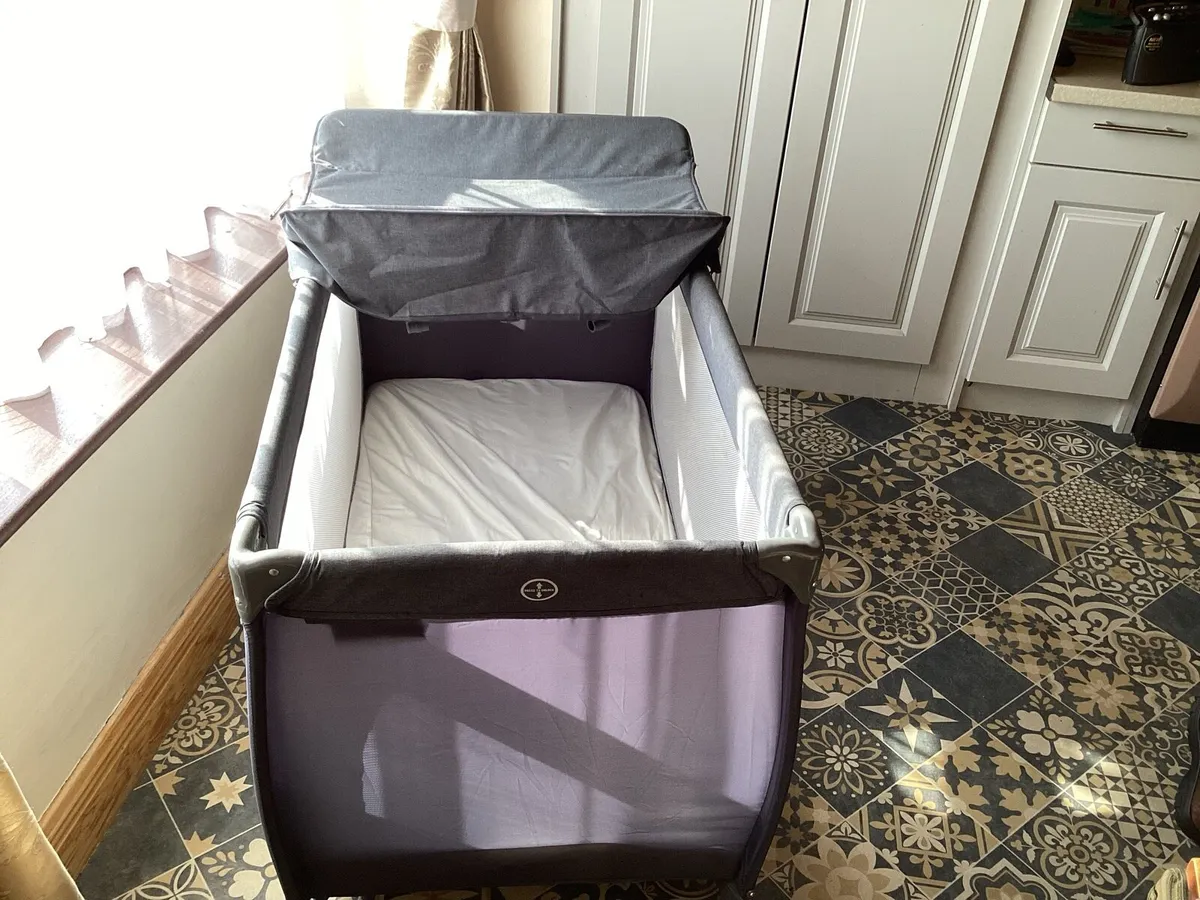 Travel cot - Image 3