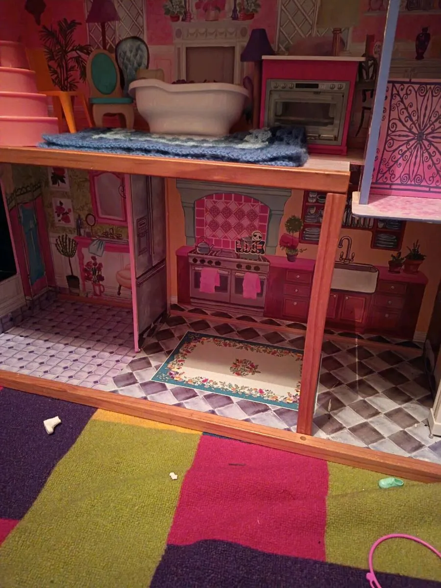 Doll house - Image 2