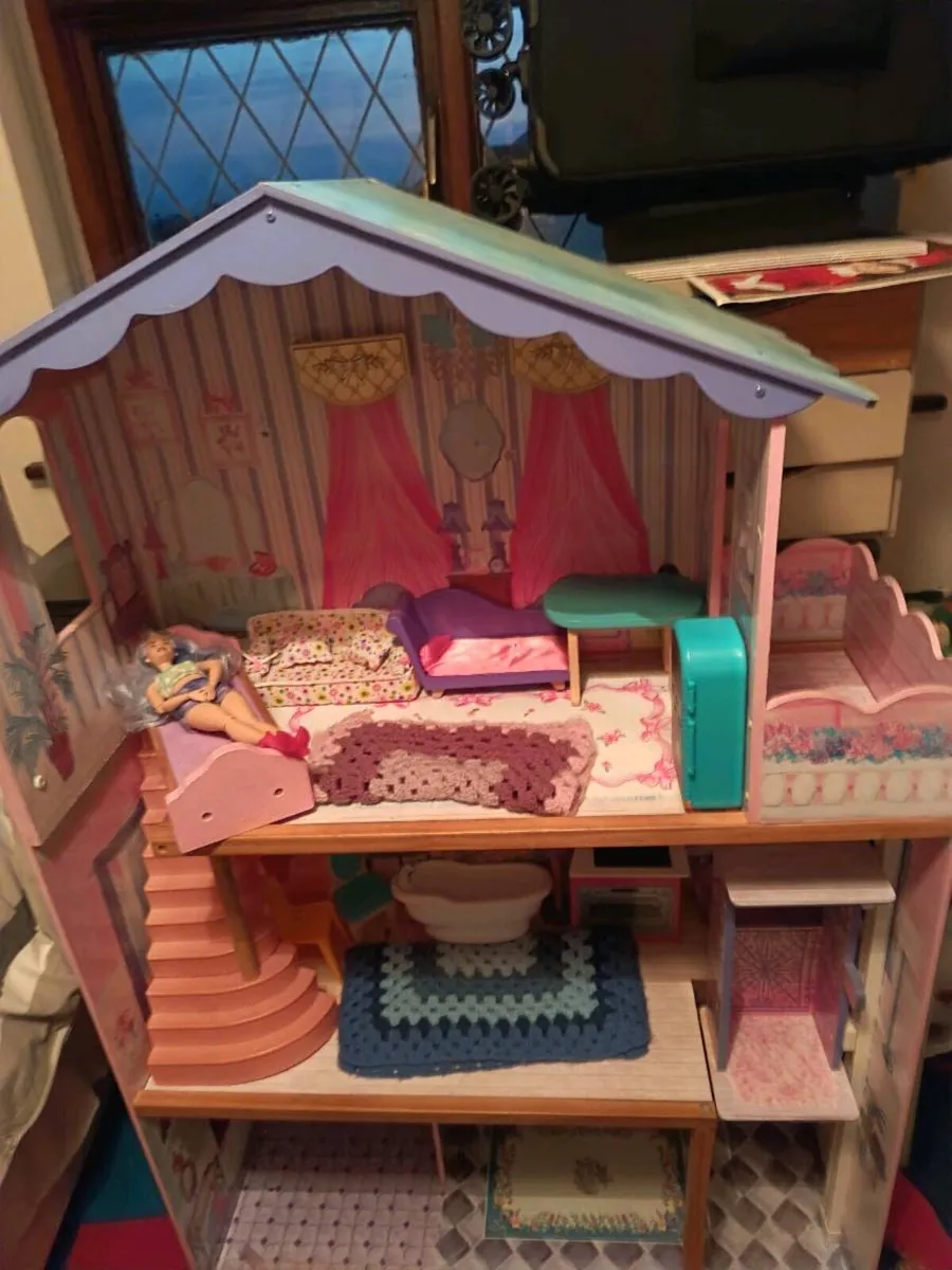 Doll house - Image 1