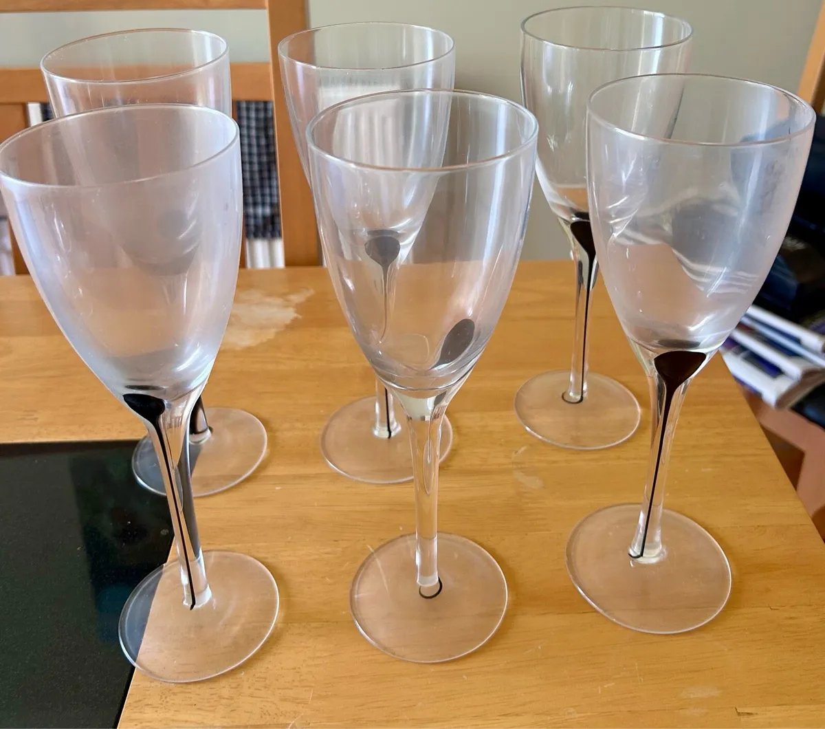 6 wine glasses - Image 1