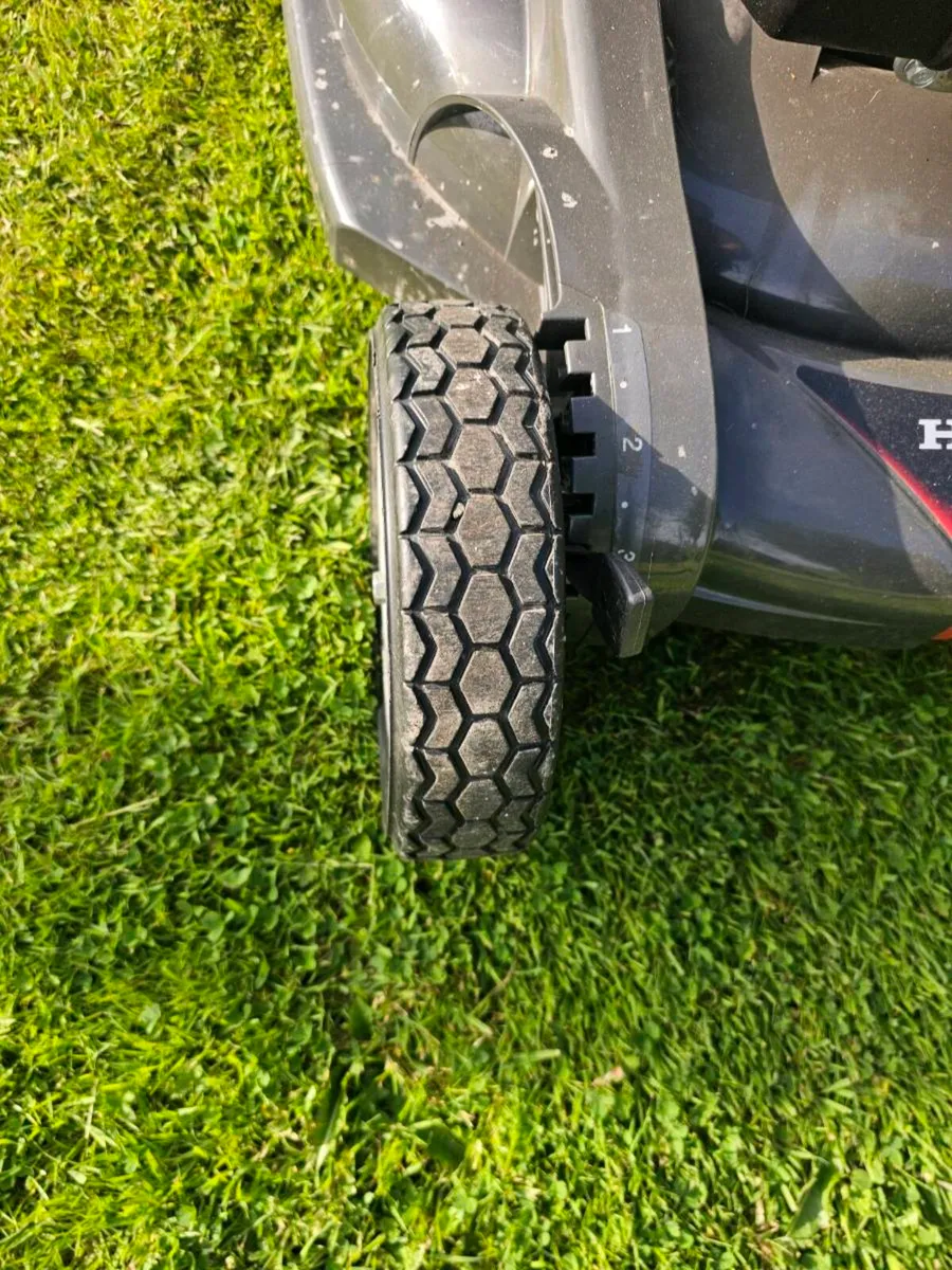 Honda drive lawnmower - Image 4