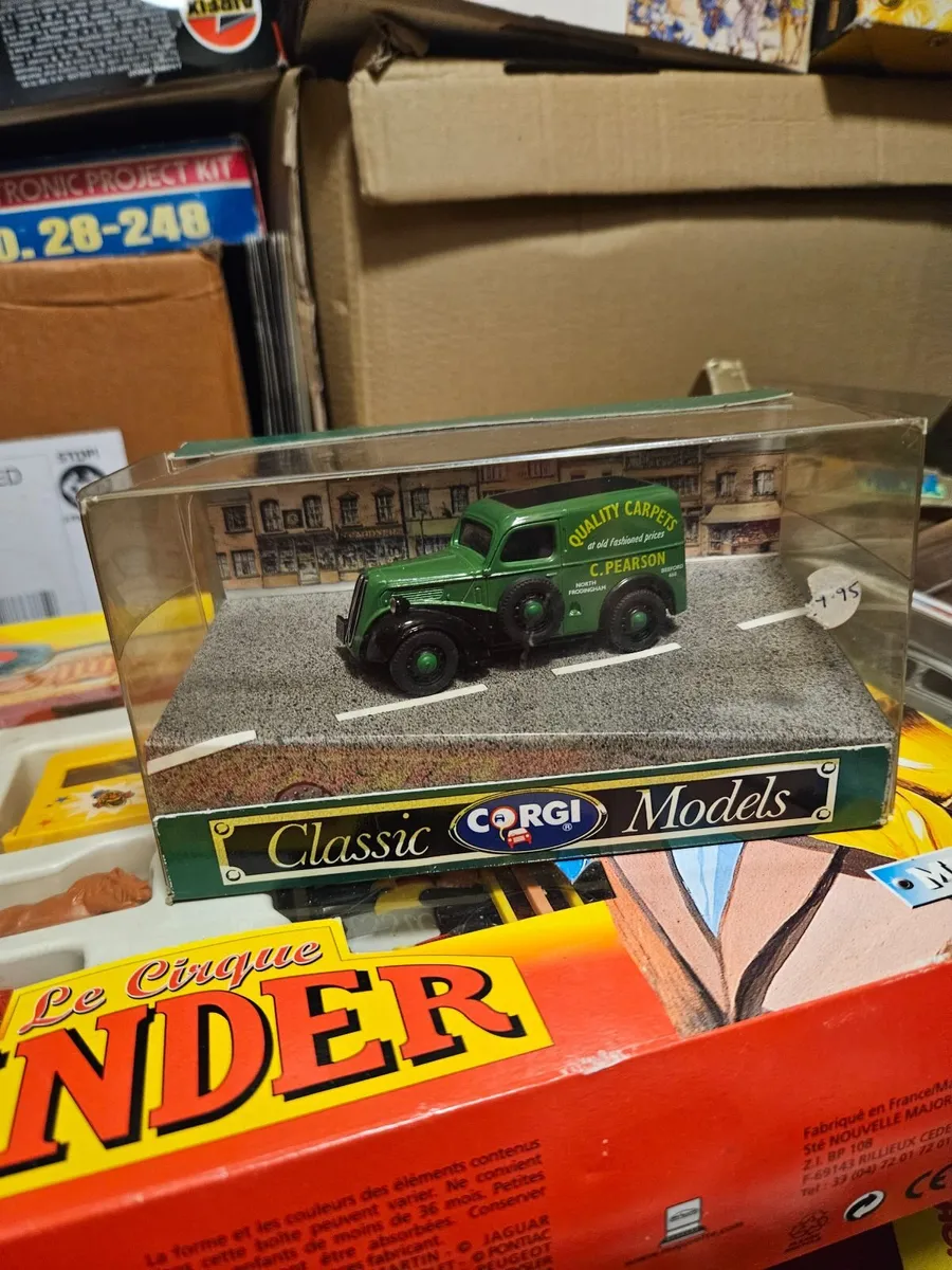 Corgi Ford Van - Image 2