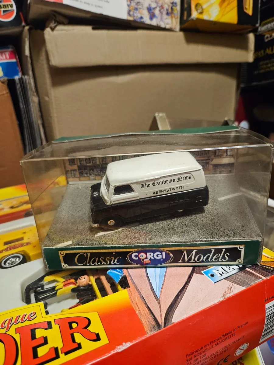 Corgi Bedford Van - Image 1