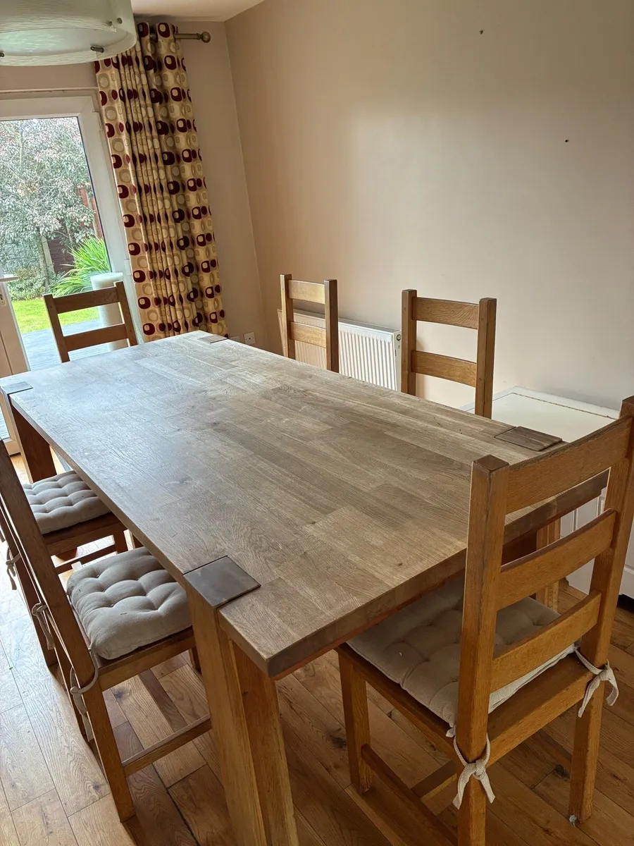 oak dinning table and 6 chairs - Image 1