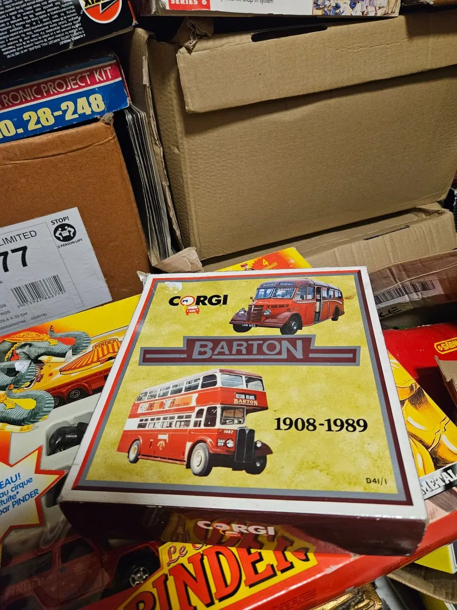 Corgi Bus Set - Image 1