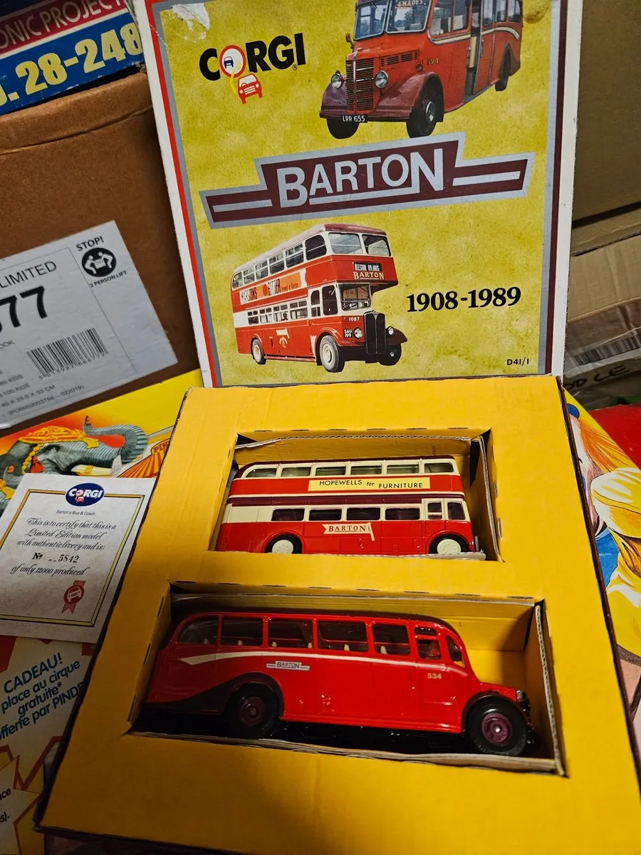 Corgi Bus Set - Image 2