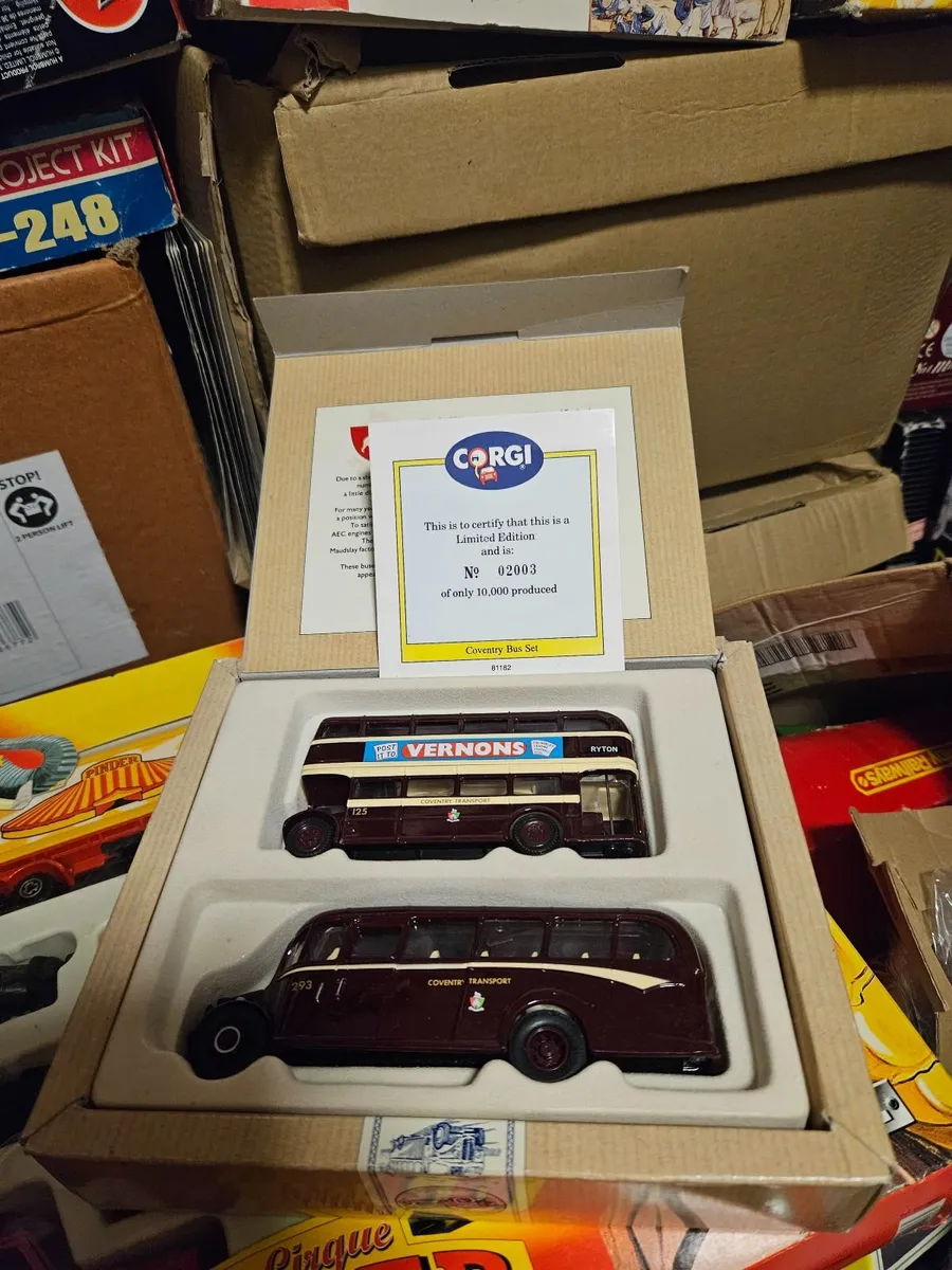 Corgi Bus Set - Image 1
