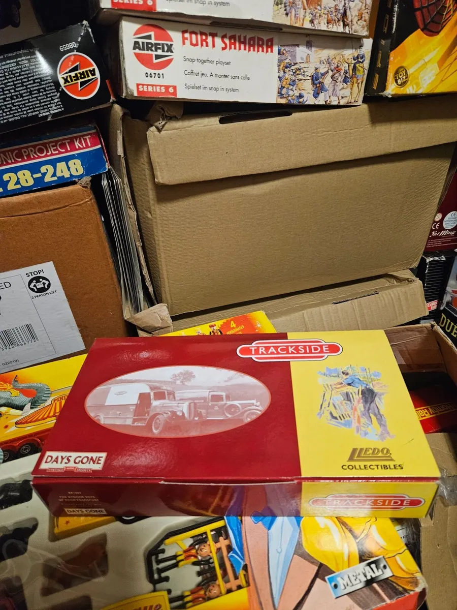 Corgi Trackside Set - Image 4
