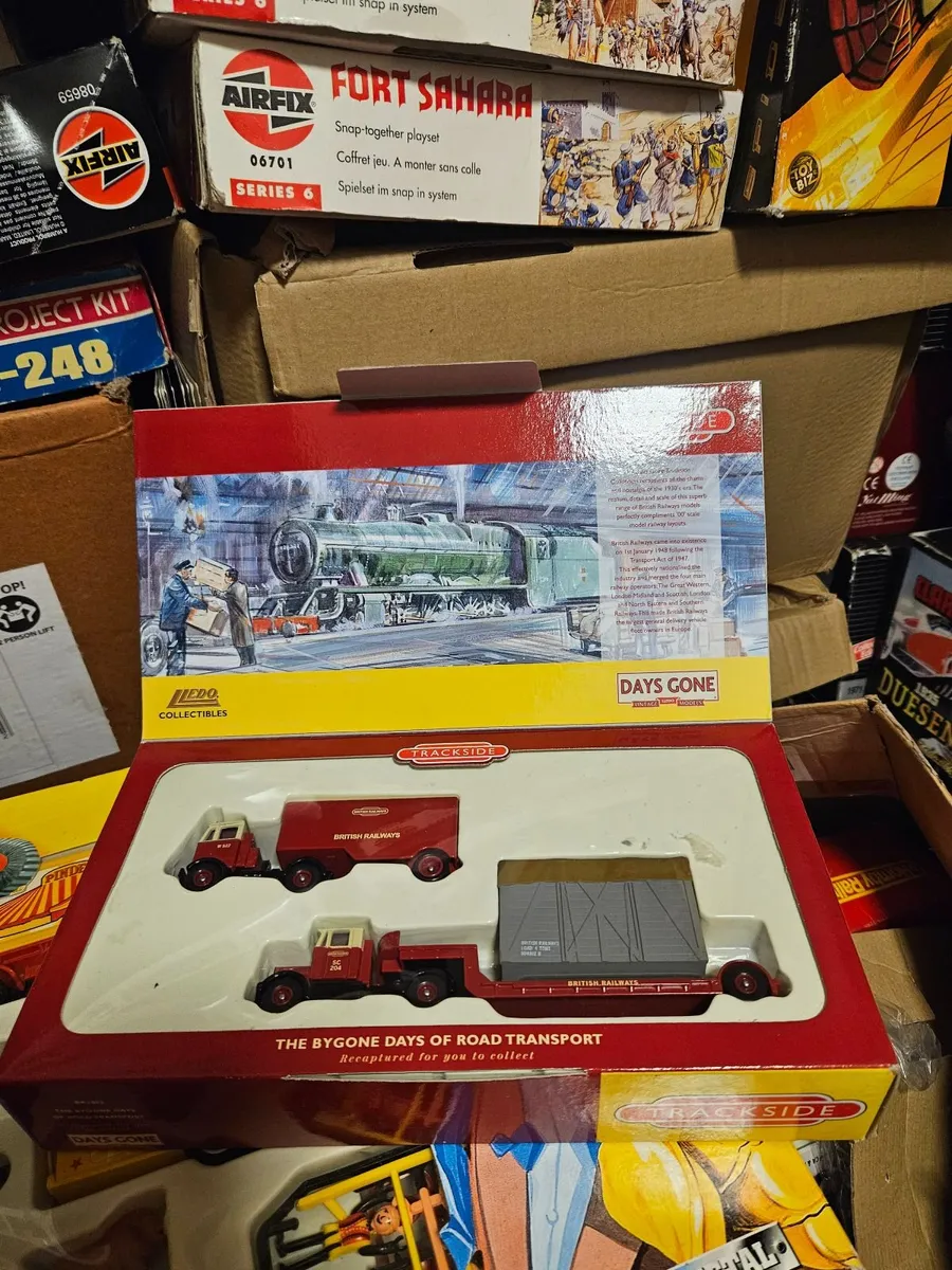 Corgi Trackside Set - Image 1