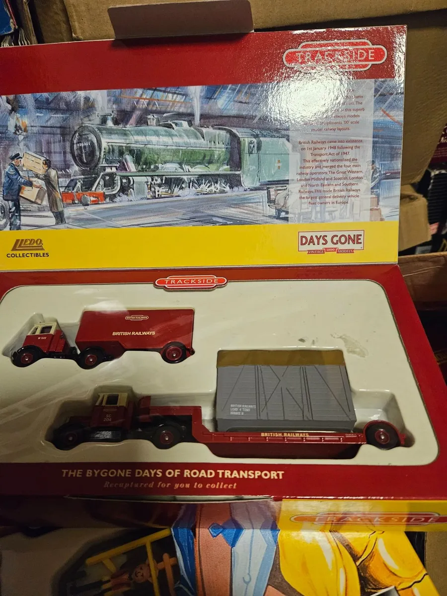 Corgi Trackside Set - Image 3