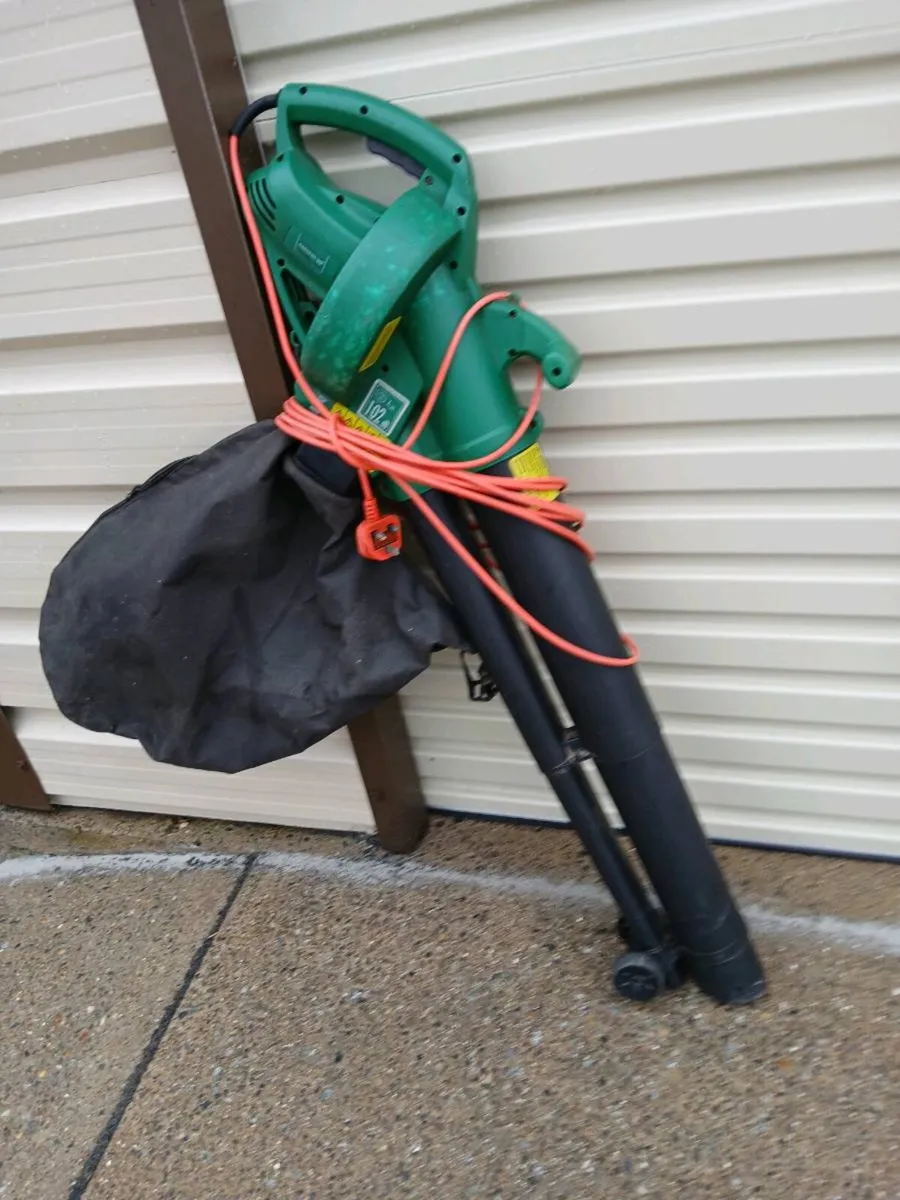 Leaf Blower & Vacuume Unit.