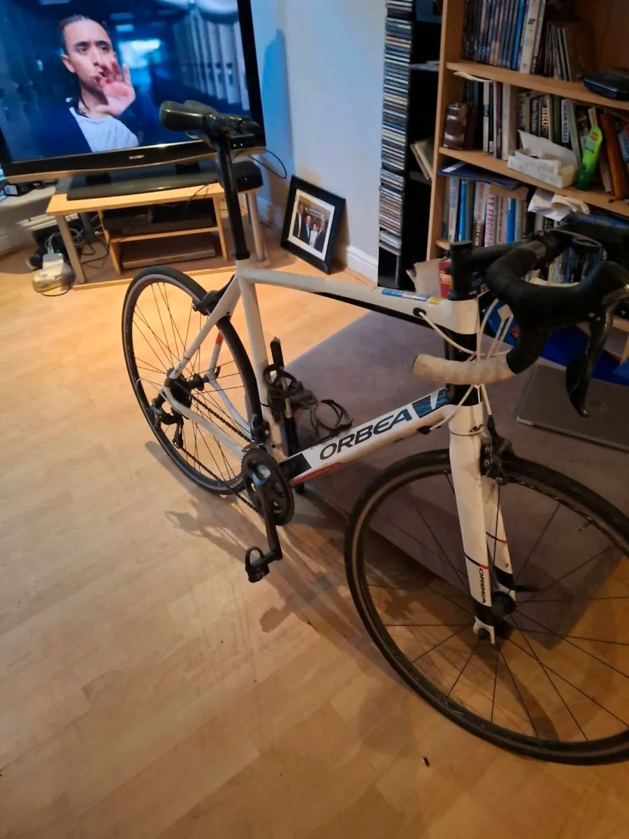 Road bike - Image 1