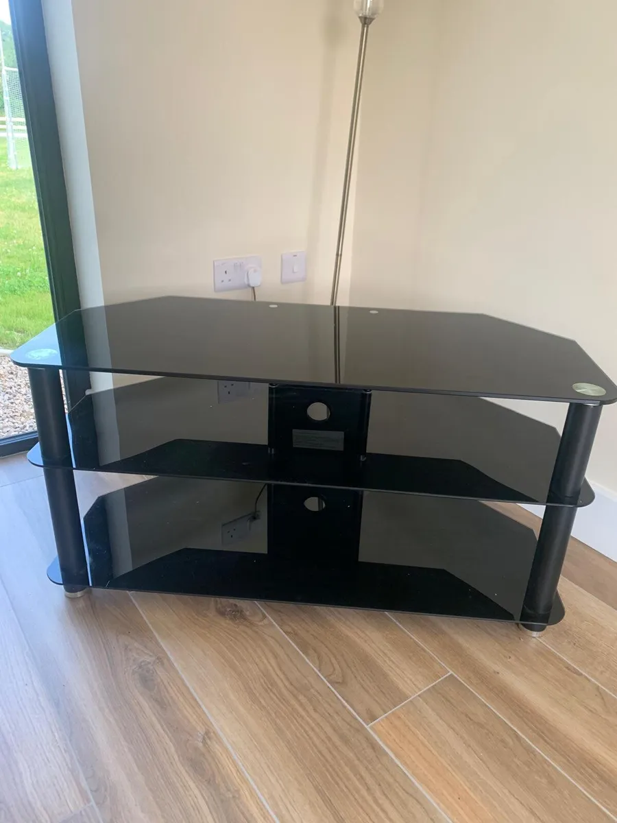 TV stand - Image 1