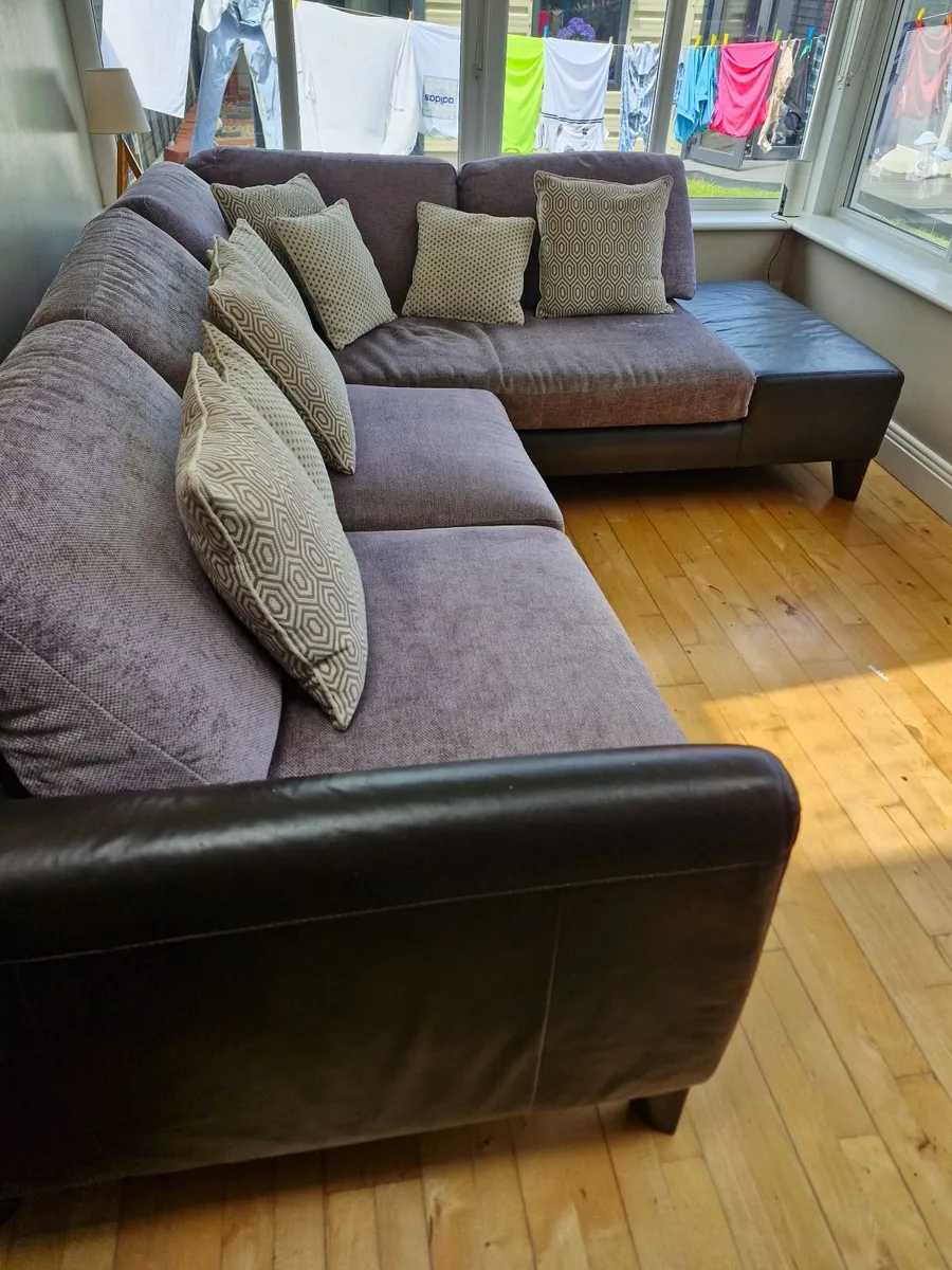 Corner couch - Image 2